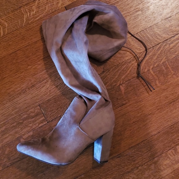 Boot - Picture 2 of 2